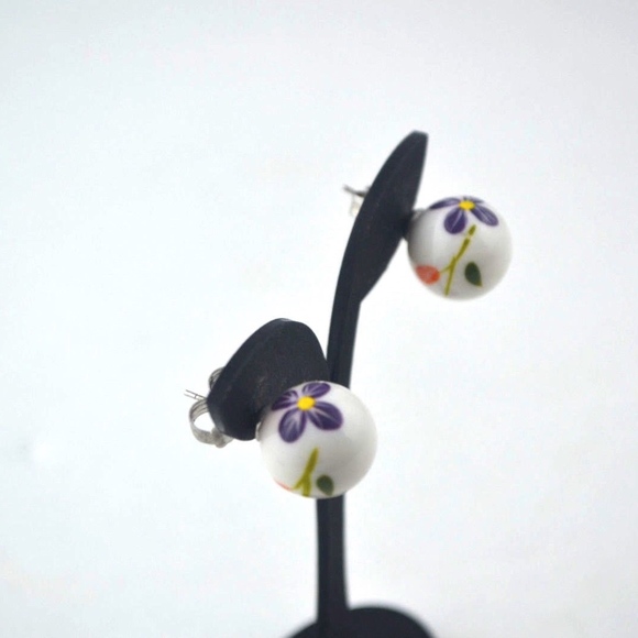 Belle by Sorelle Hand painted Shell Earrings - Picture 2 of 7